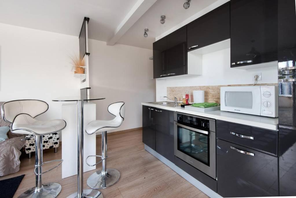 Maison *** Avec Cour 3Km Plage Et La Rochelle Saint-Vivien  Eksteriør bilde